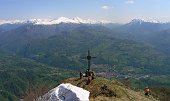 34 La croce del Pizzo Grande domina la conca di San Giovanni Bianco